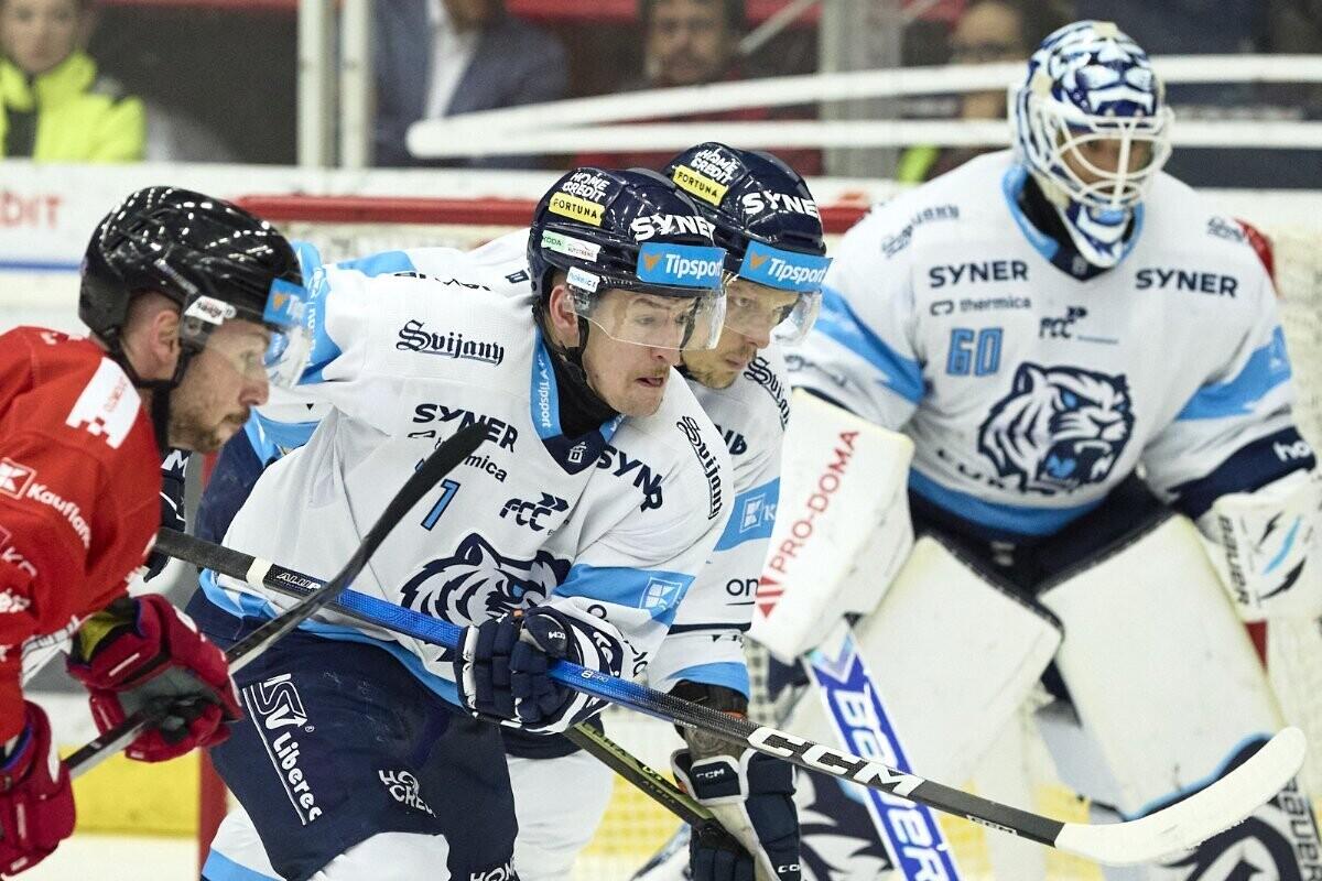 Adam Najman v obranném pásmu, foto: www.hcbilitygri.cz